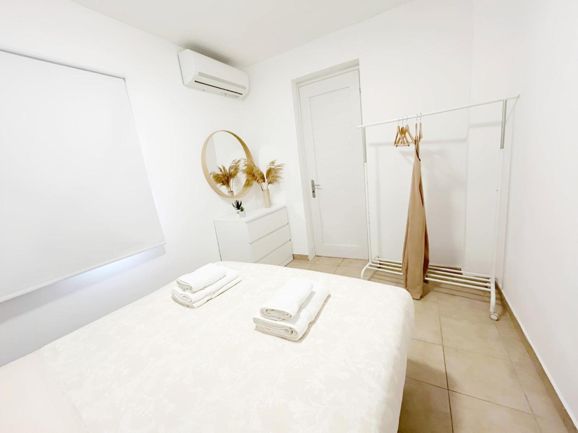 Patmos Sunshine - 5 Minutes Walk From Square Of Apartament